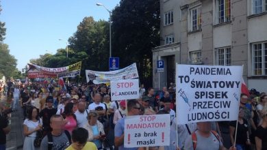 Photo of Wrocław: Krzyczeli, że koronawirus to spisek, a teraz zarażeni walczą o życie w szpitalu