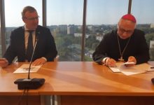 Photo of TVP podpisało nową umowę z Episkopatem. Codziennie transmisja Mszy Świętej i Koronki