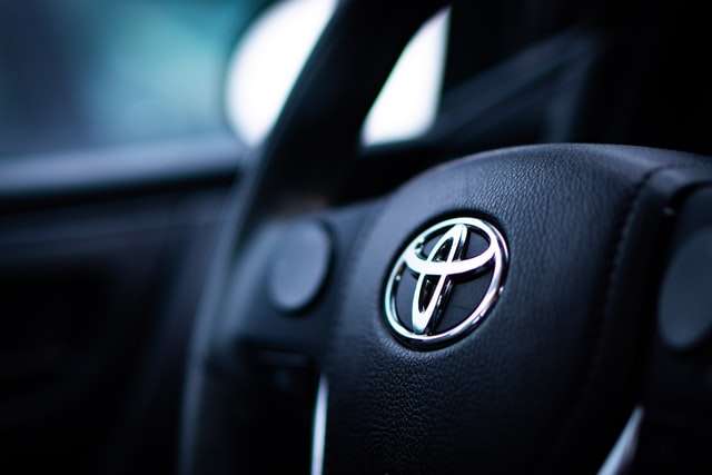 Photo of Toyota wycofuje samochody elektryczne. Od aut mogą… odpaść koła